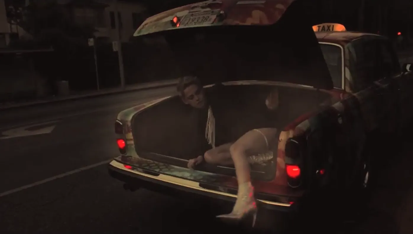 Kristen Stewart w teledysku zespołu Interpol