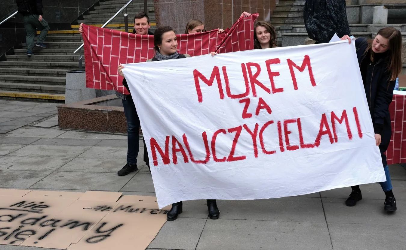 Całe 500+ wpłacili na fundusz strajkowy nauczycieli. Dokładnie 108 tys. zł [WIDEO]