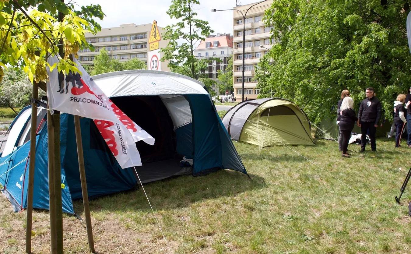 Miasteczko namiotowe przed resortem sprawidliwości