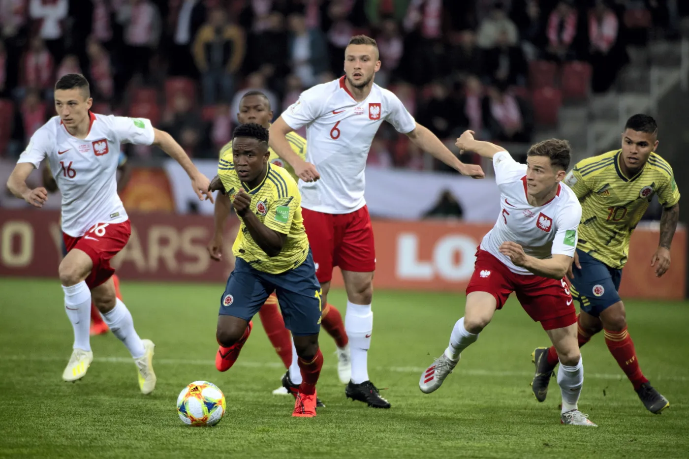  Bartosz Slisz (L), Sebastian Walukiewicz (C) i Serafin Szota (2P) oraz Luis Sinisterra (2L) i Juan Hernandez (P)