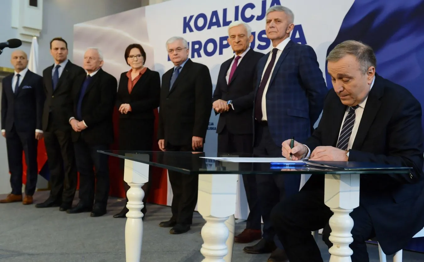 Grzegorz Schetyna z byłymi premierami i ministrami