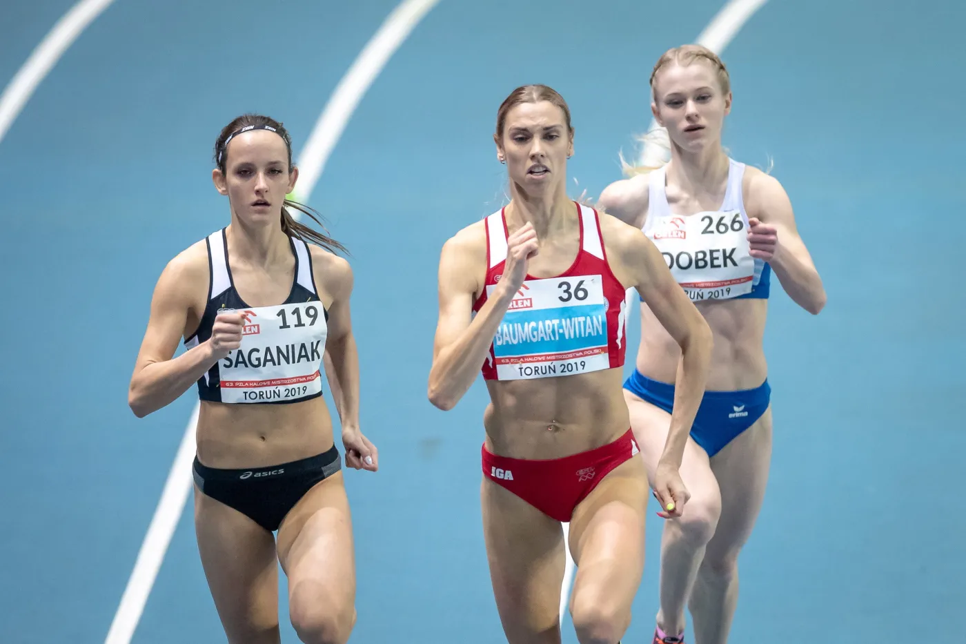 Justyna Saganiak (L), Iga Baumgart-Witan (C) i Anna Dobek (P)