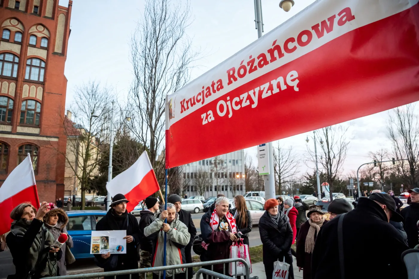 12184008-protest-czlonkow-krucjaty-rozancowej.jpg