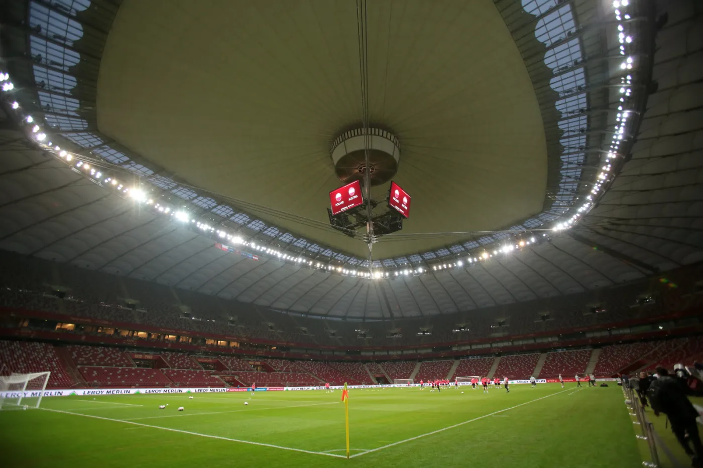 Zawodnicy piłkarskiej reprezentacji Polski podczas treningu na stadionie PGE Narodowym w Warszawie
