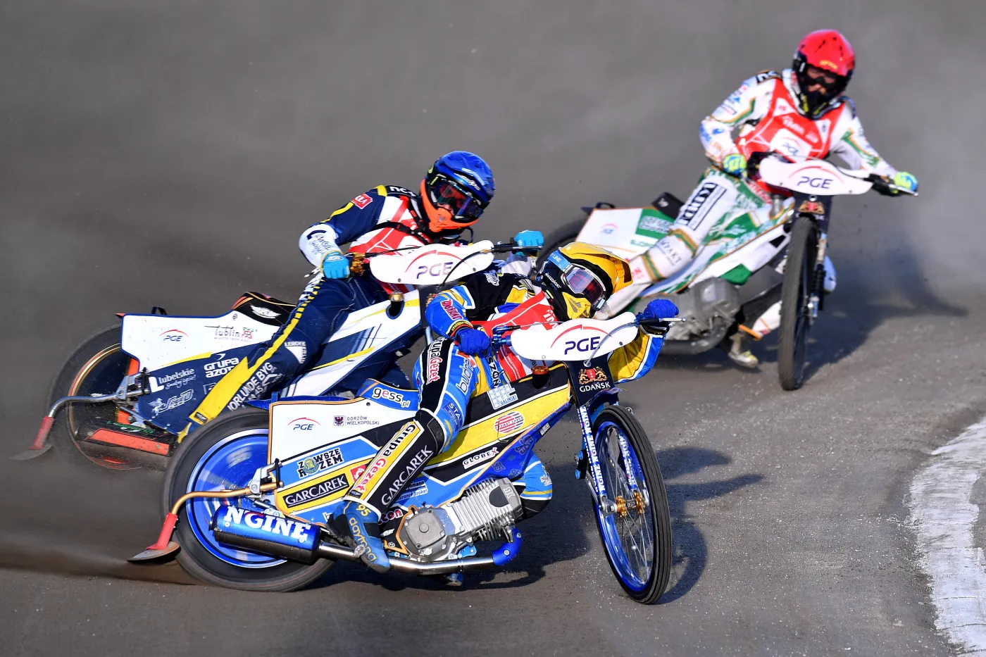 Szwed Fredrik Lindgren (kask czerwony), Mikkel Michelsen z Danii (niebieski) i Polak Bartosz Zmarzlik (żółty)