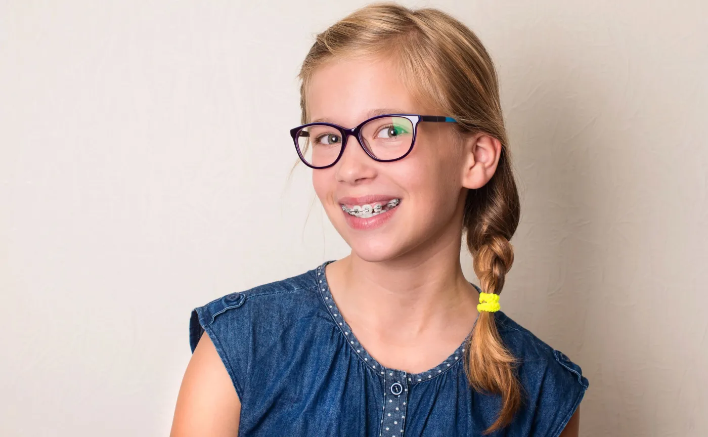 Aparat na zęby dla nastolatka – kiedy jest konieczny?