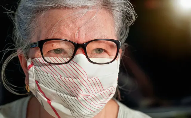 Starsi ludzie z domów opieki mieli podobnego pecha jak George Floyd [FELIETON]