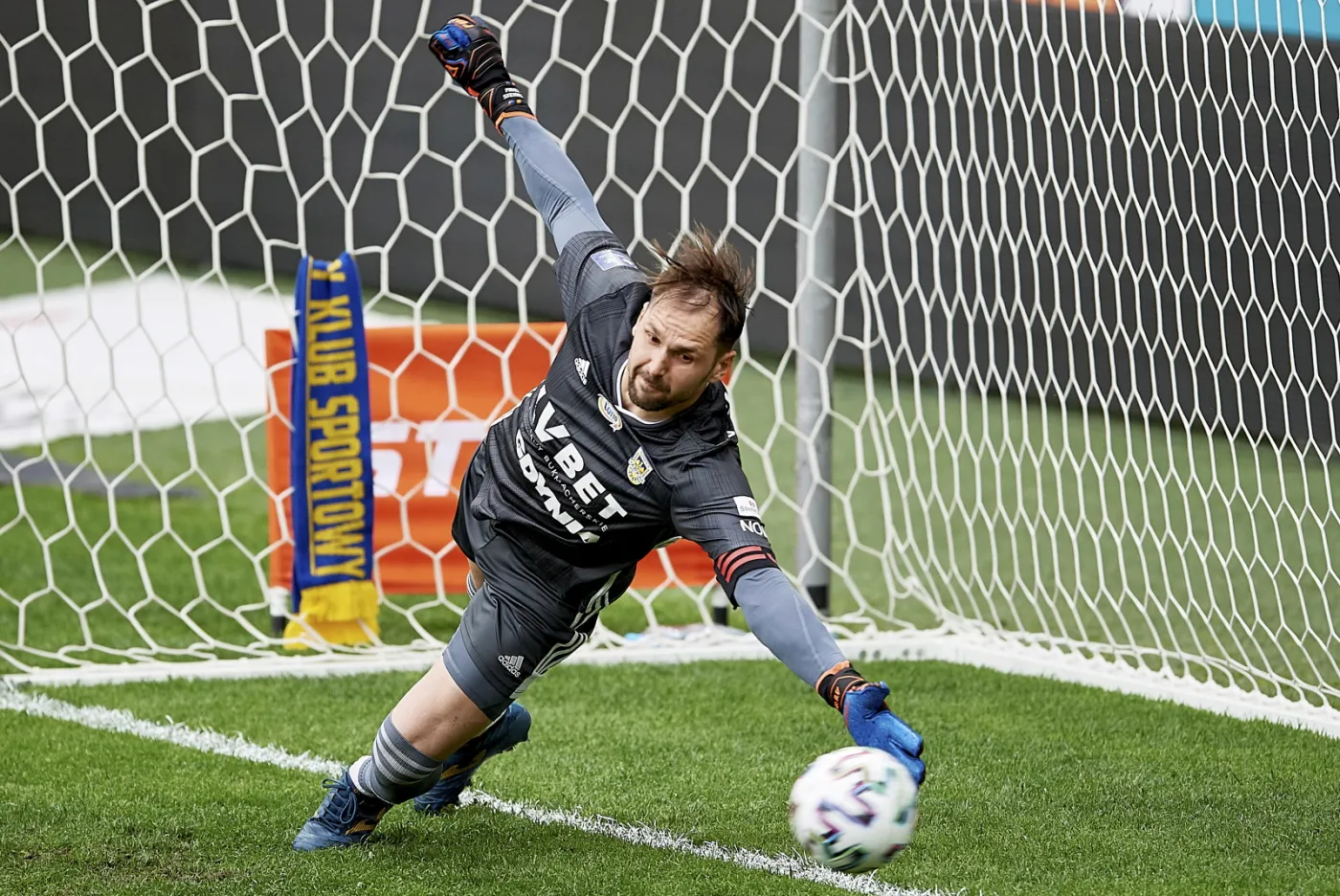 Legia gra z Arką, śląskie derby w Gliwicach w 29. kolejce Ekstraklasy