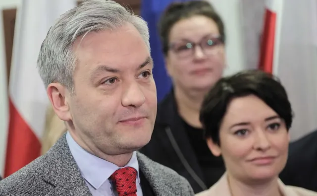 Siedziba SLD ostrzelana z broni pneumatycznej. Policja zatrzymała podejrzanego