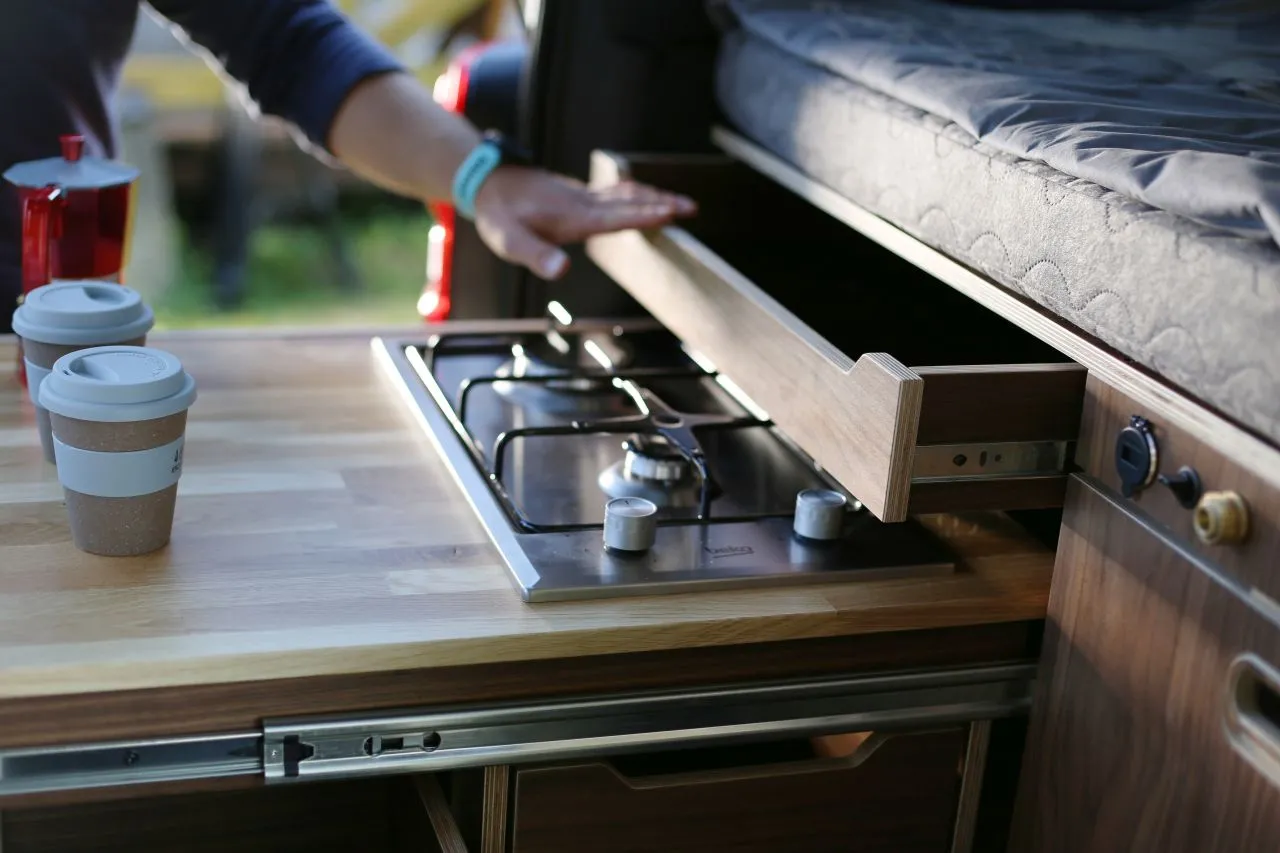 Toyota wprowadza do Polski nowość. Tak sam zbudujesz kampera w 20 minut