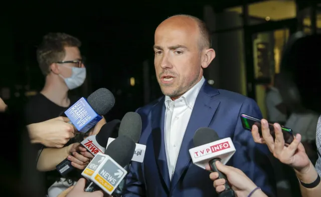 Opozycja ogląda rekonstrukcyjny serial i ma plan, aby pogrillować PiS