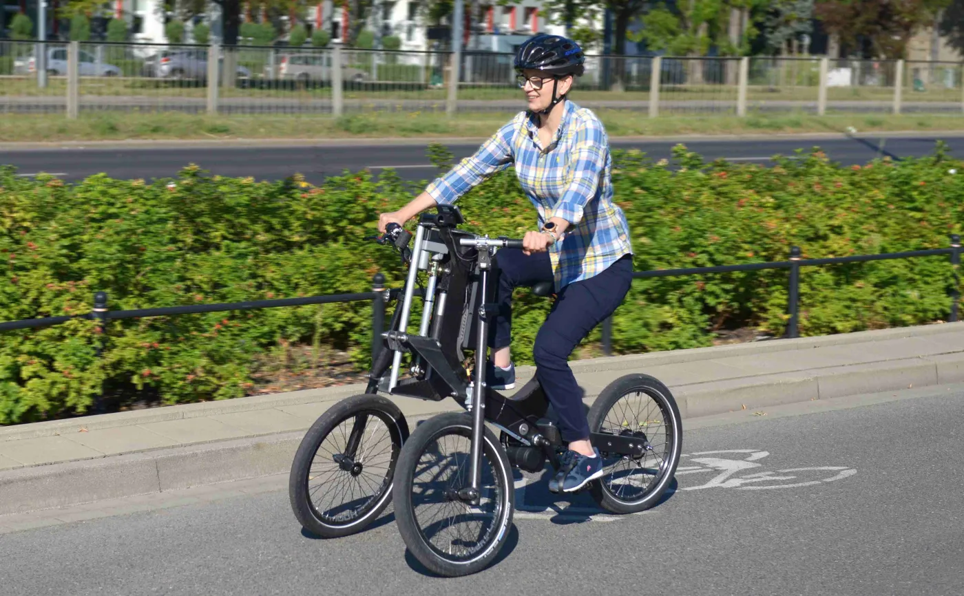 Polacy stworzyli nowatorski rower dla niepełnosprawnych. Nie da się go wywrócić [WIDEO]