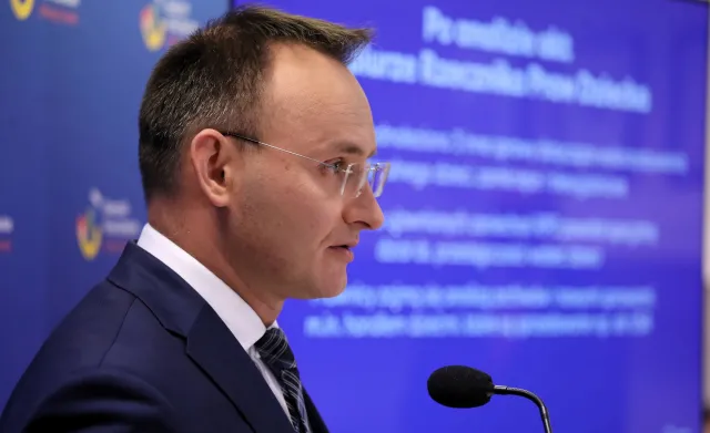 RPD pisze o przepełnionych klasach. "Samorządy wykorzystując pandemię oszczędzają na szkołach"