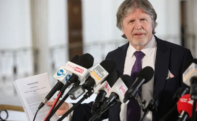 Sośnierz o walce z koronawirusem w Polsce: Od początku zadaję sobie pytanie, "czy leci z nami pilot?"