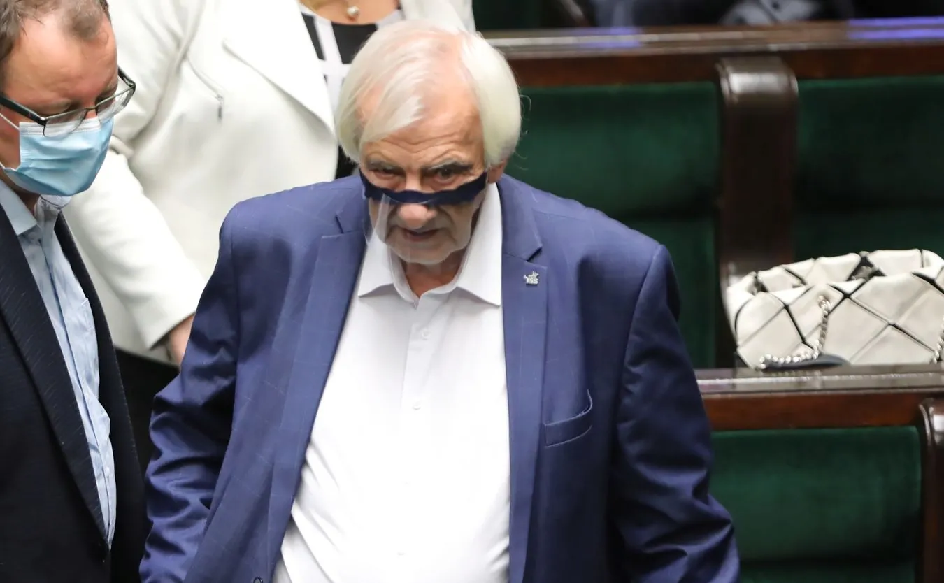 Rząd ustawowo chce zmusić lekarzy do "większego zaangażowania" w walkę z pandemią [WIDEO]