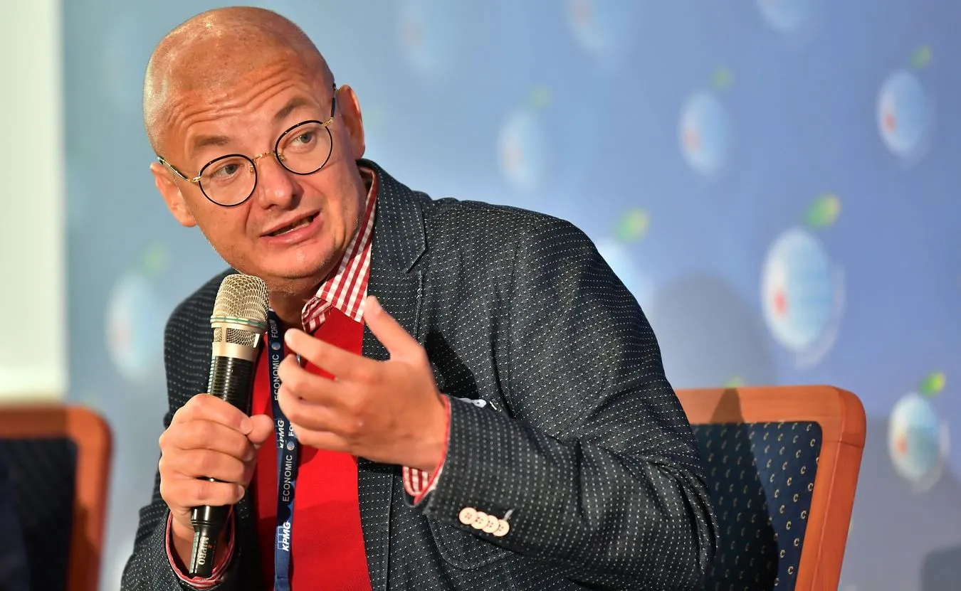 Fatalna pomyłka sanepidu. Wynik testu ministra Kamińskiego trafił do senatora Kamińskiego [WIDEO]