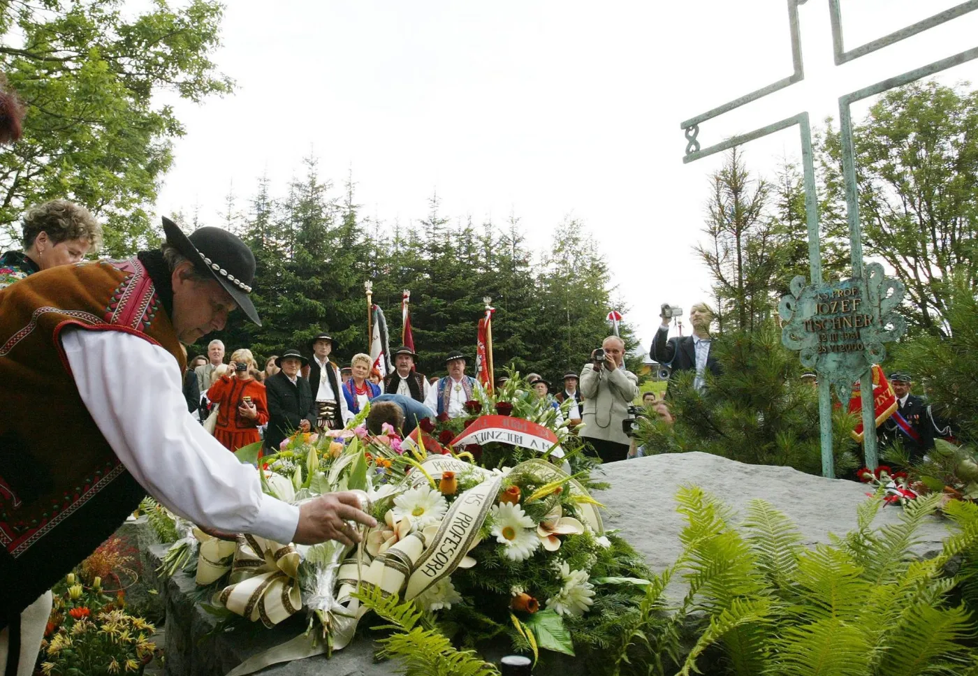 Abp Jędraszewski upamiętni ks. Tischnera. "Duchowny przewraca się w grobie"