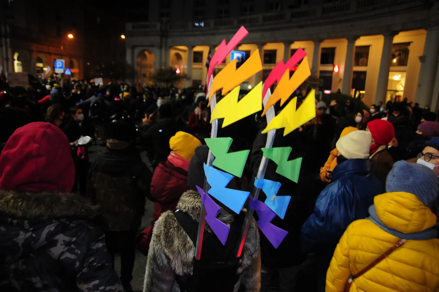 Emocjonalny WPIS Owsiaka. "Czterech mocarzy wypisywało mandat dwóm dziewczynom"