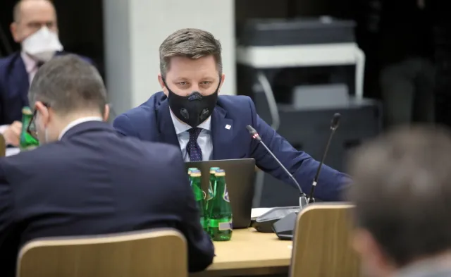 Ile osób miało w Polsce problemy po szczepionce? Dworczyk podaje DANE