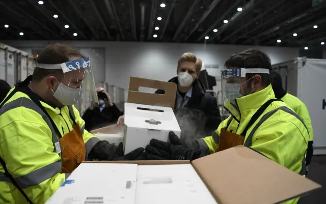 101-latka pierwszą osobą zaszczepioną na koronawirusa w Niemczech