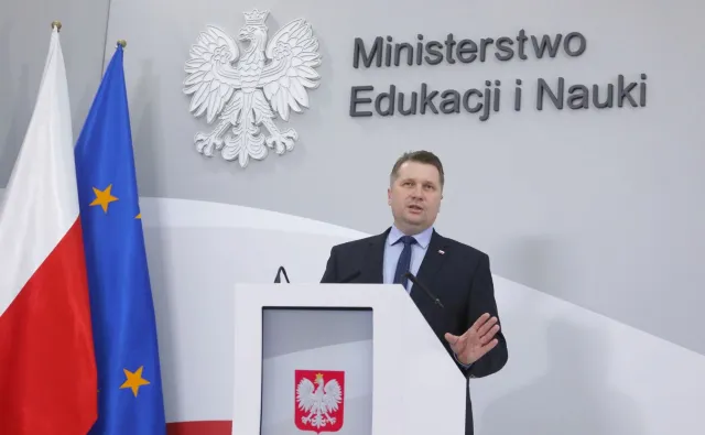 Pięć wariantów nauki w szkołach. Czarnek: Przygotowujemy się na różne okoliczności