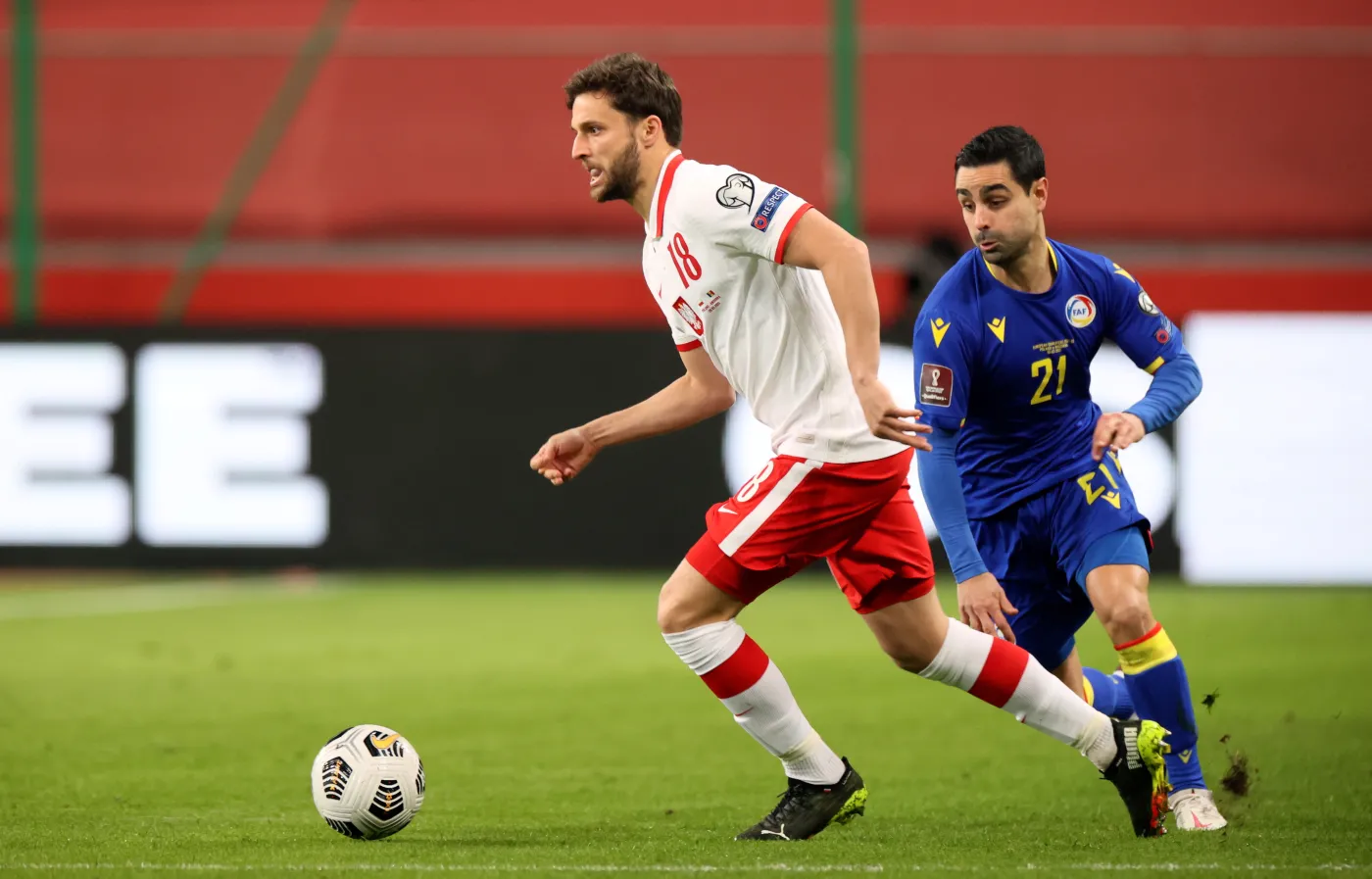 Bartosz Bereszyński (L) i Marc Garcia (P)