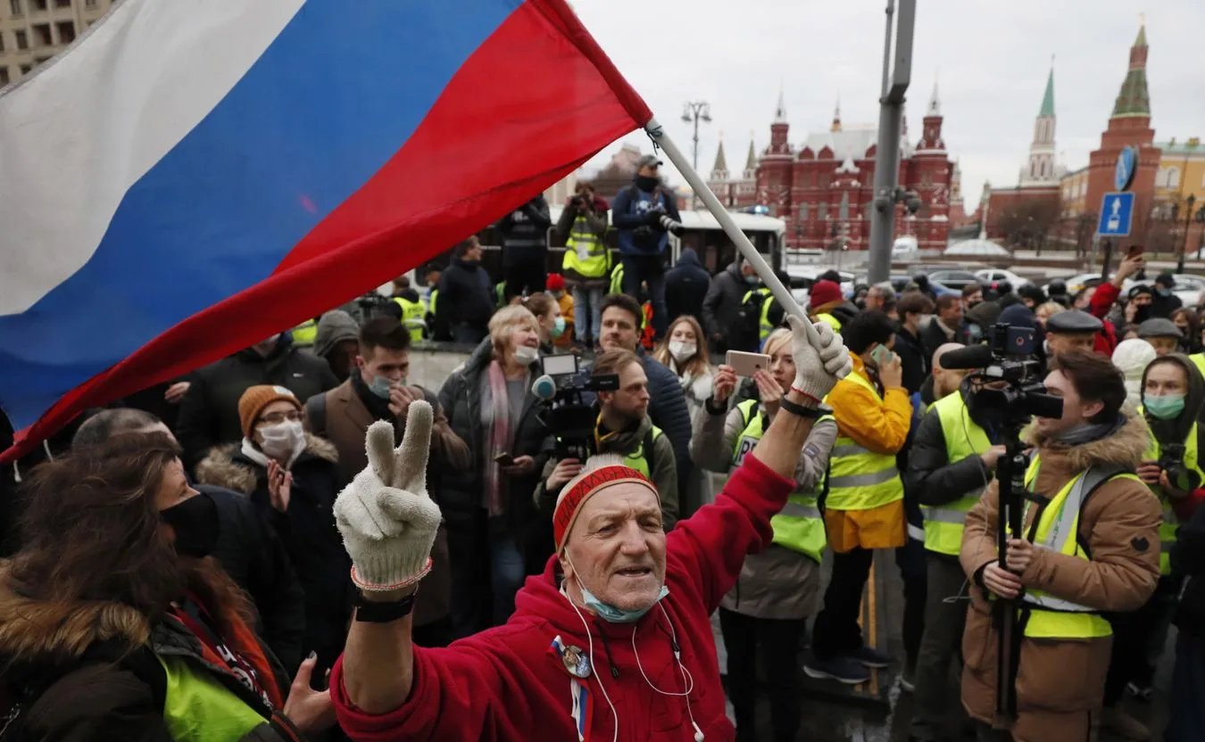 Tysiące ludzi protestowało w obronie Nawalnego. Policja użyła paralizatorów