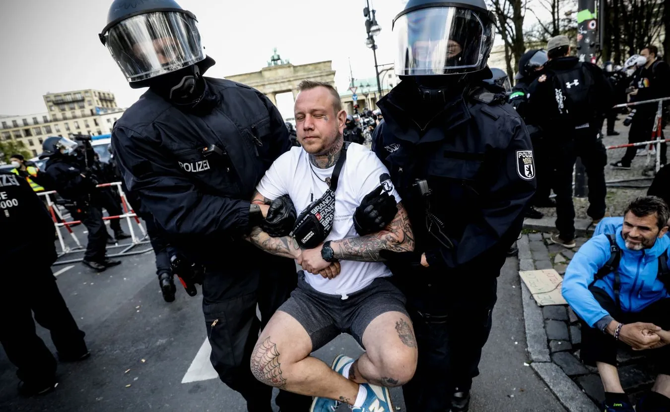 Protest koronasceptyków w Niemczech. Policja użyła gazu łzawiącego