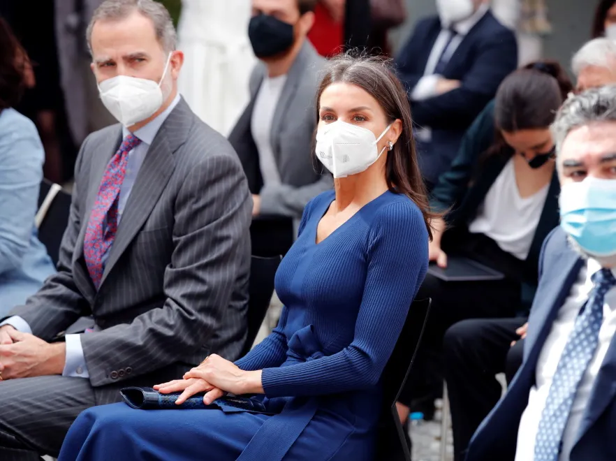 Królowa Letycja nie zamierza ukrywać siwych włosów. Ikona naturalnego piękna?