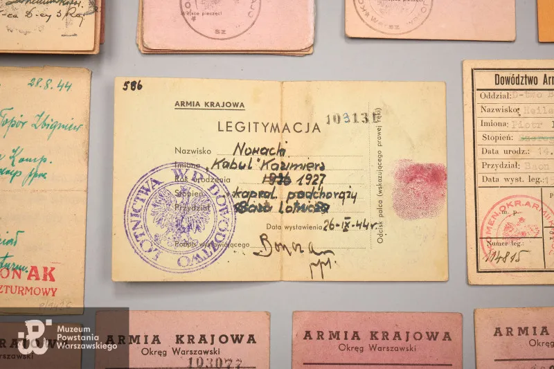 legitymacje-powstancow-warszawskich-37179605.jpeg