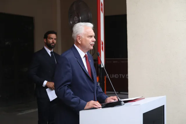 Kraska: Nie ma rekomendacji ani decyzji o podawaniu w Polsce trzeciej dawki szczepionki