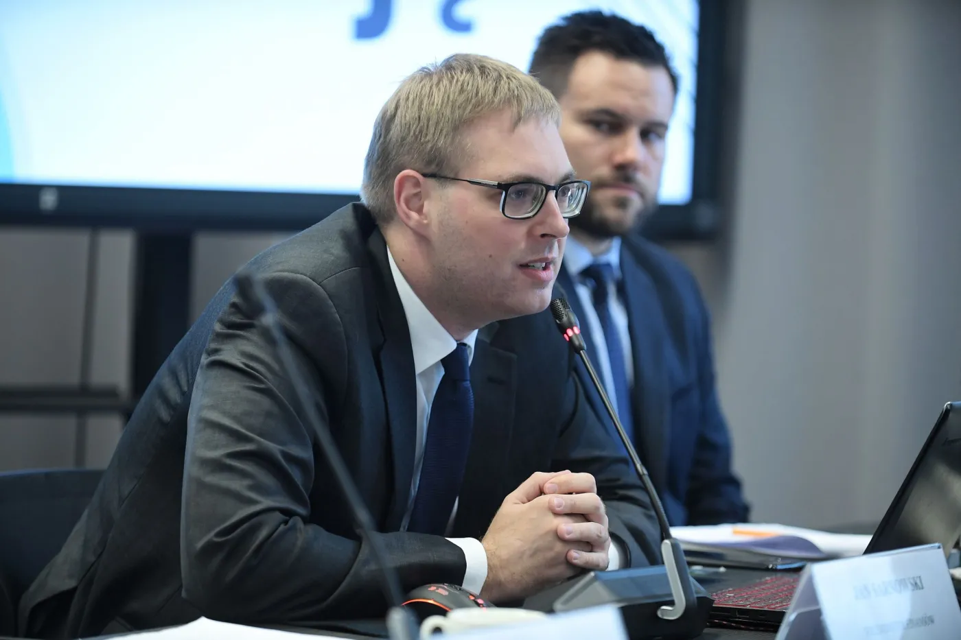 Wiceszef MF: Wprowadzamy nowy podatek dla wielkiego biznesu