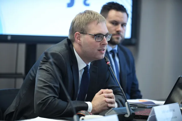 Wiceszef MF: Wprowadzamy nowy podatek dla wielkiego biznesu