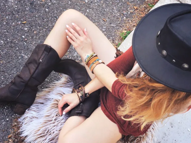 Tej jesieni królują kowbojki. Dowiedz się, z czym najlepiej je nosić