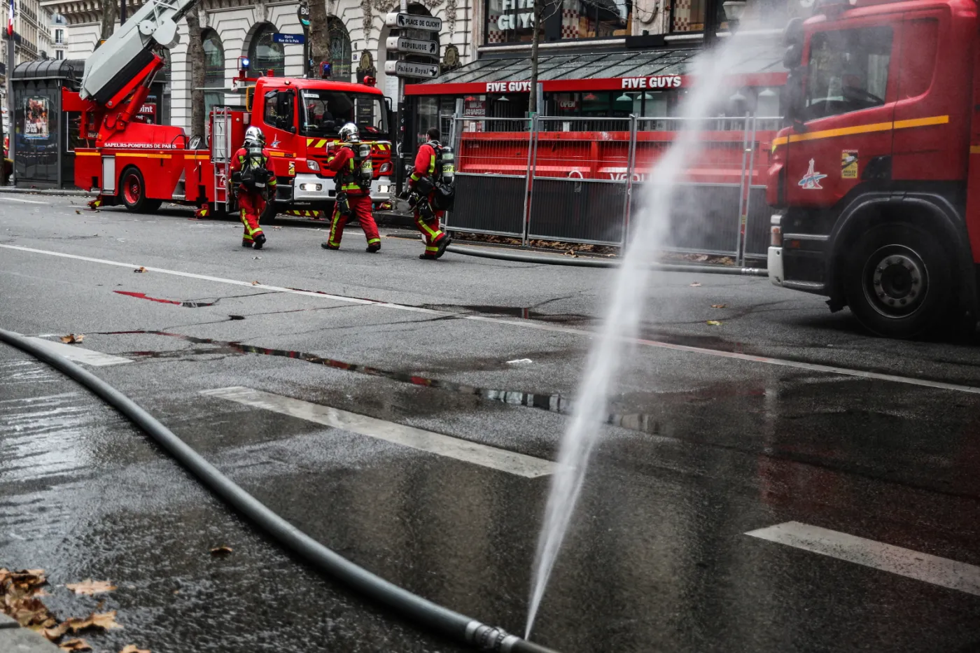 Duży pożar w centrum Paryża. Ogień został opanowany