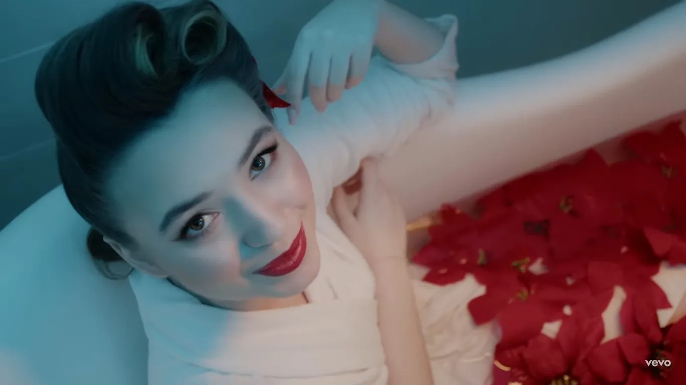 Anika Dąbrowska: "Nieważne" to świąteczna piosenka o docenianiu tu i teraz [PODCAST]