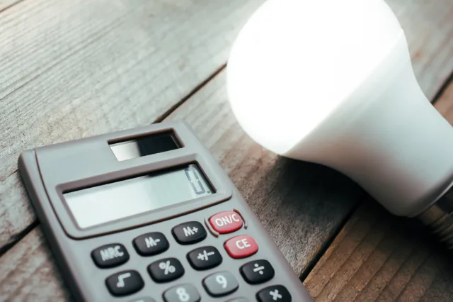 Ceny prądu w górę. URE podał, o ile wzrosną rachunki