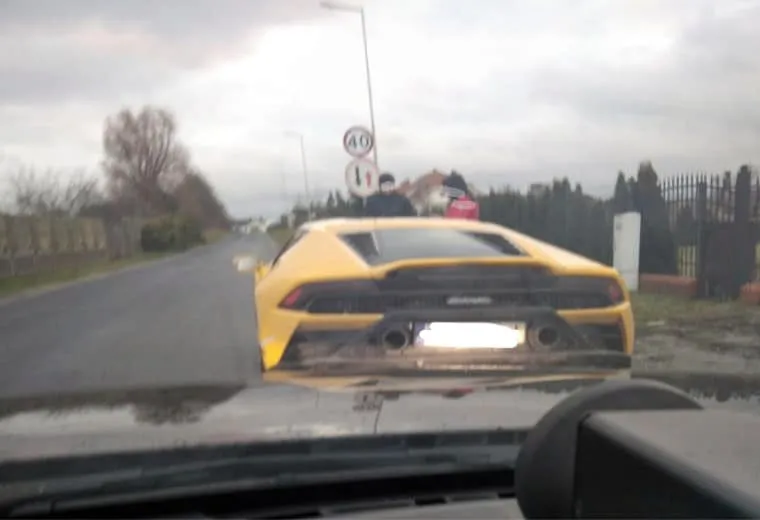 lamborghini-zatrzymane-przez-policje-37342994.jpg