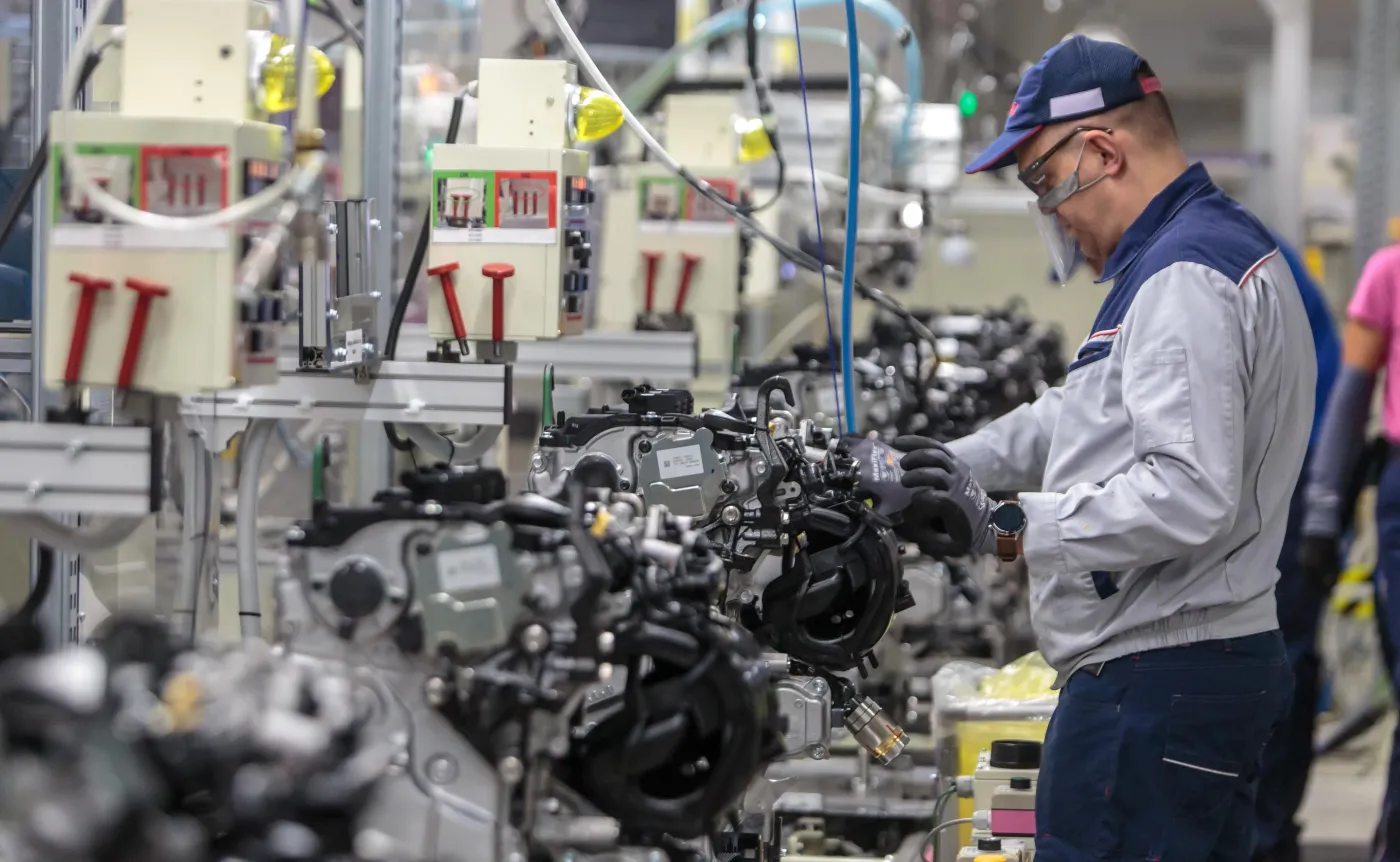 Toyota inwestuje w produkcję hybryd