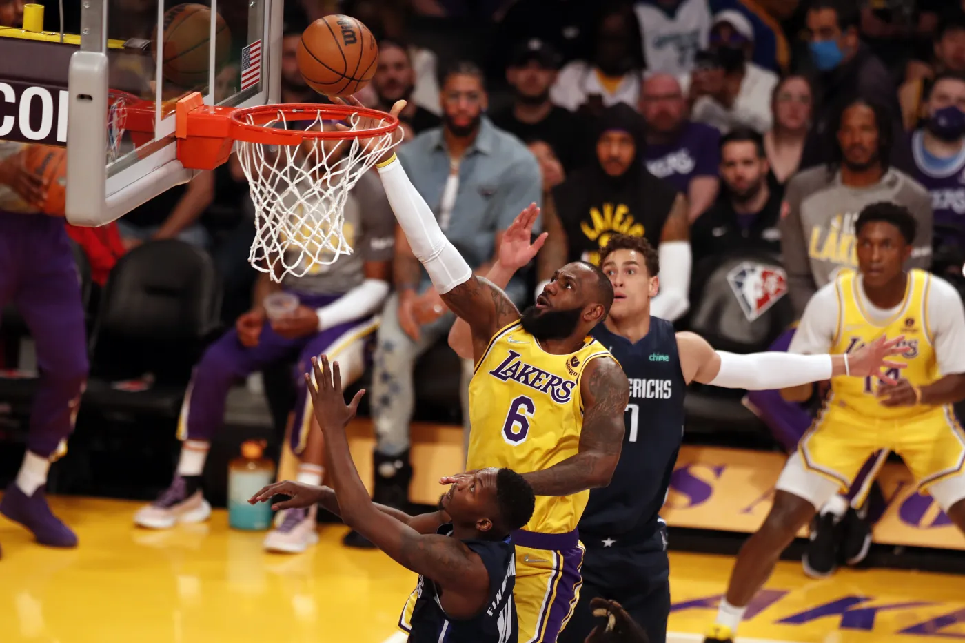 Liga NBA. Zmiany w składzie nie pomogły. Lakers znów przegrali