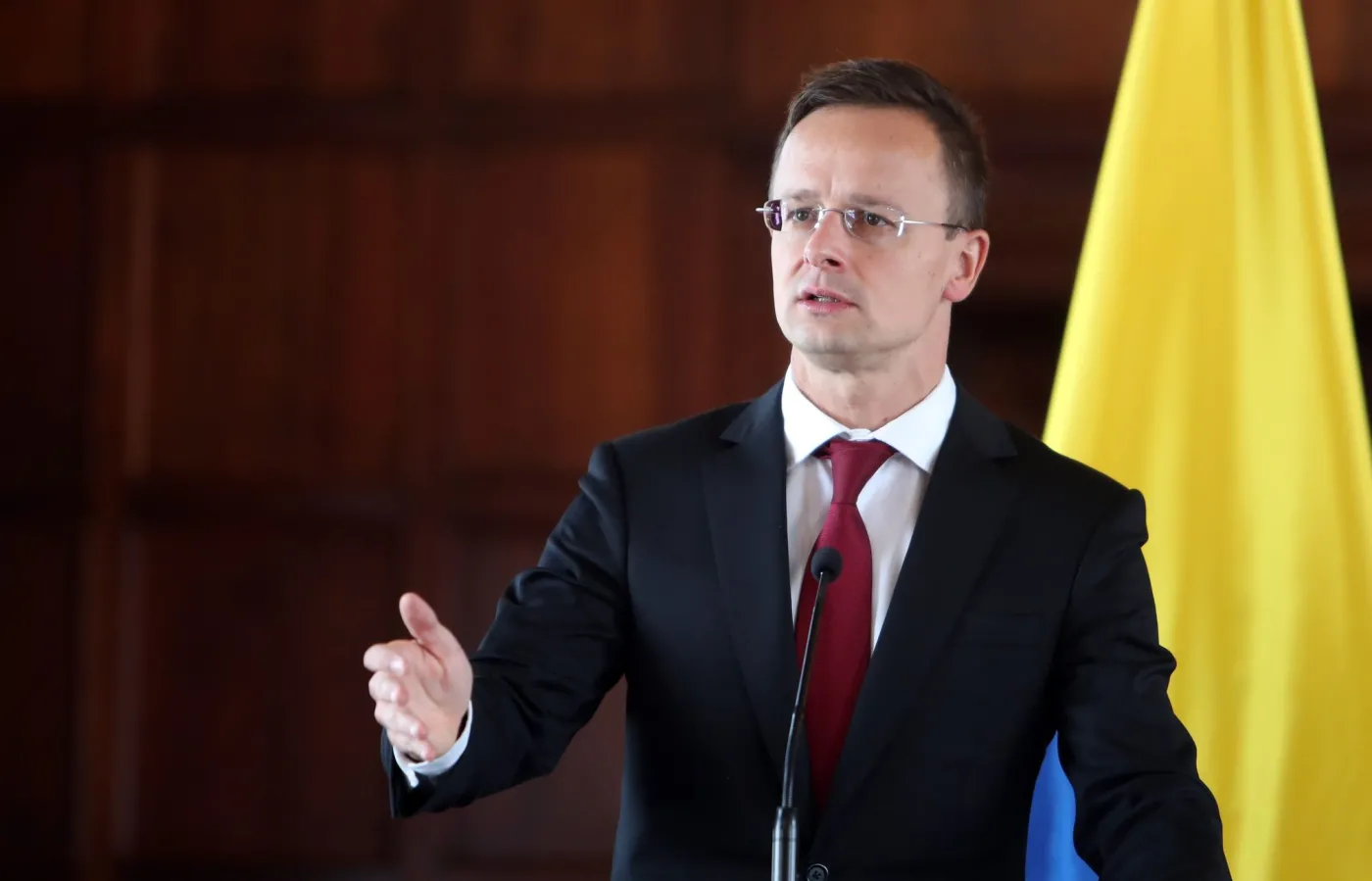 Szef węgierskiego MSZ: Nie poprzemy sankcji, uniemożliwiających import ropy i gazu z Rosji