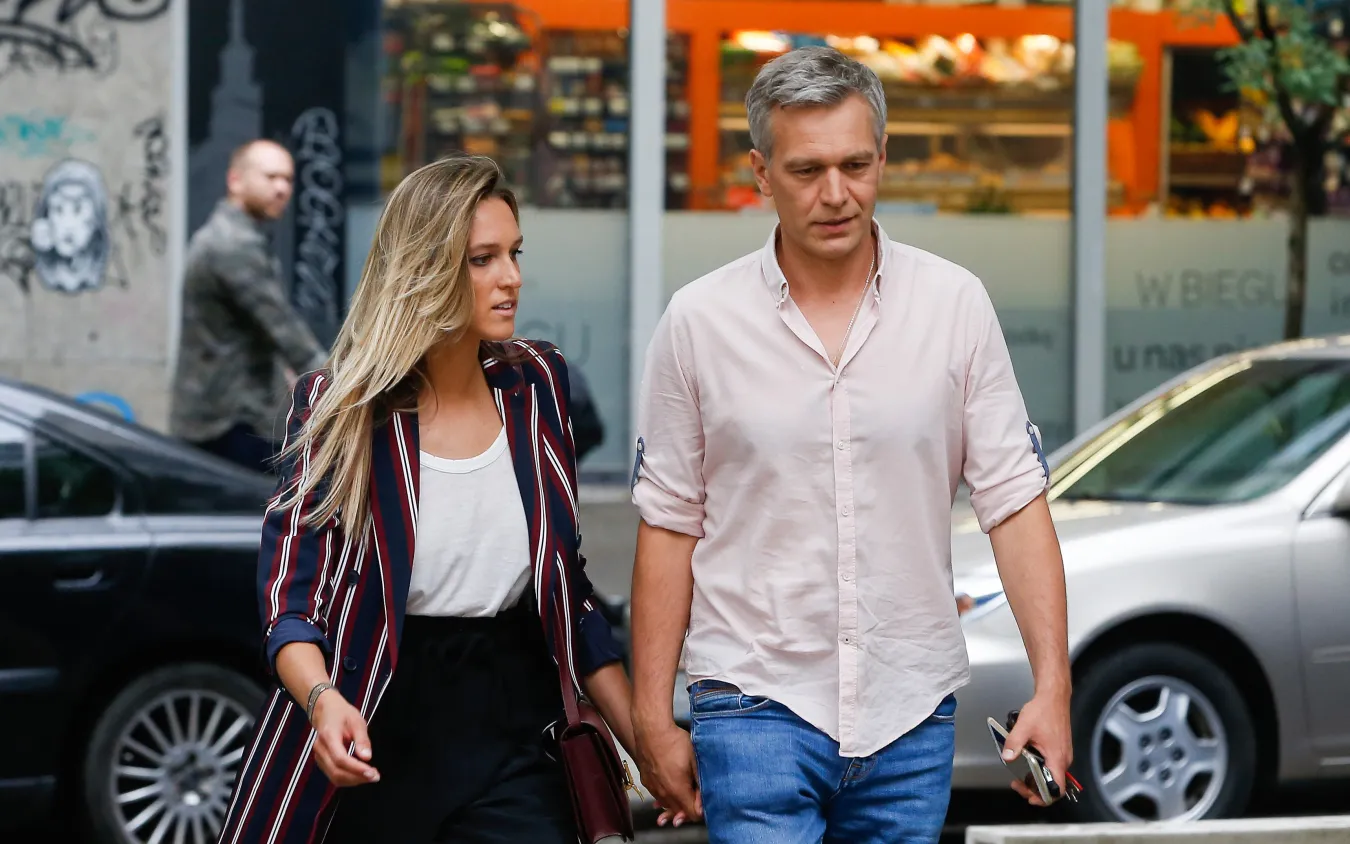 Żebrowski zamieścił zdjęcie roznegliżowanej żony. Internauci zniesmaczeni