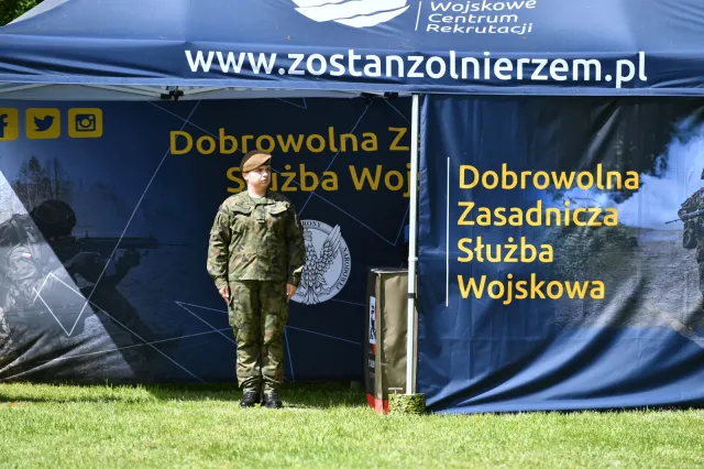 Ruszył nabór do dobrowolnej zasadniczej służby wojskowej. "300 w ciągu godziny"