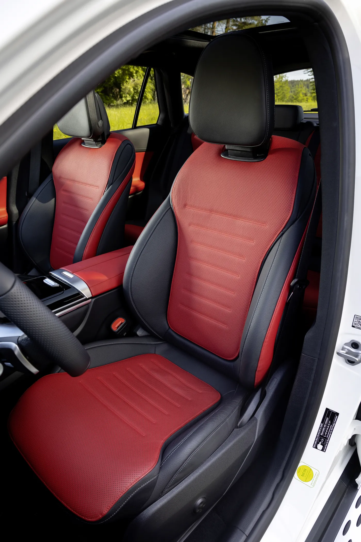 mercedes-glc-plugin-hybrid-amg-line-37479310.jpg