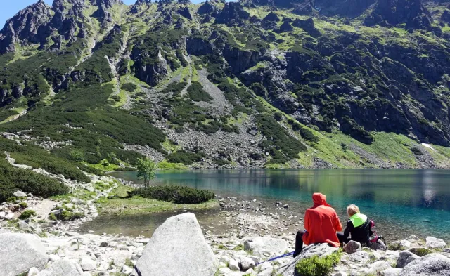 Turyści ruszyli pod Tatry. Wzmożony ruch na zakopiance