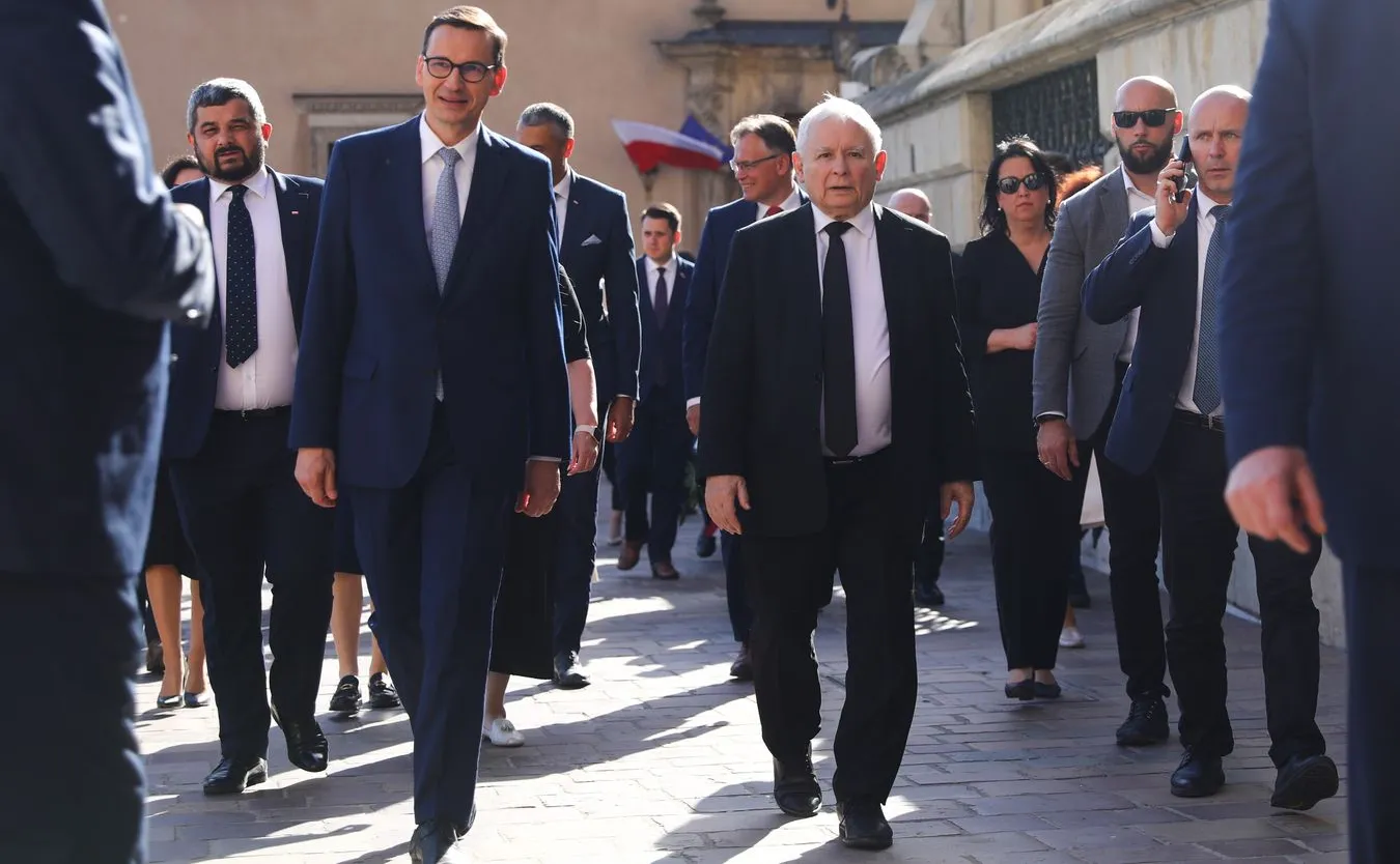 Gospodarka na zakręcie, a rząd wciska gaz do dechy [OPINIA]