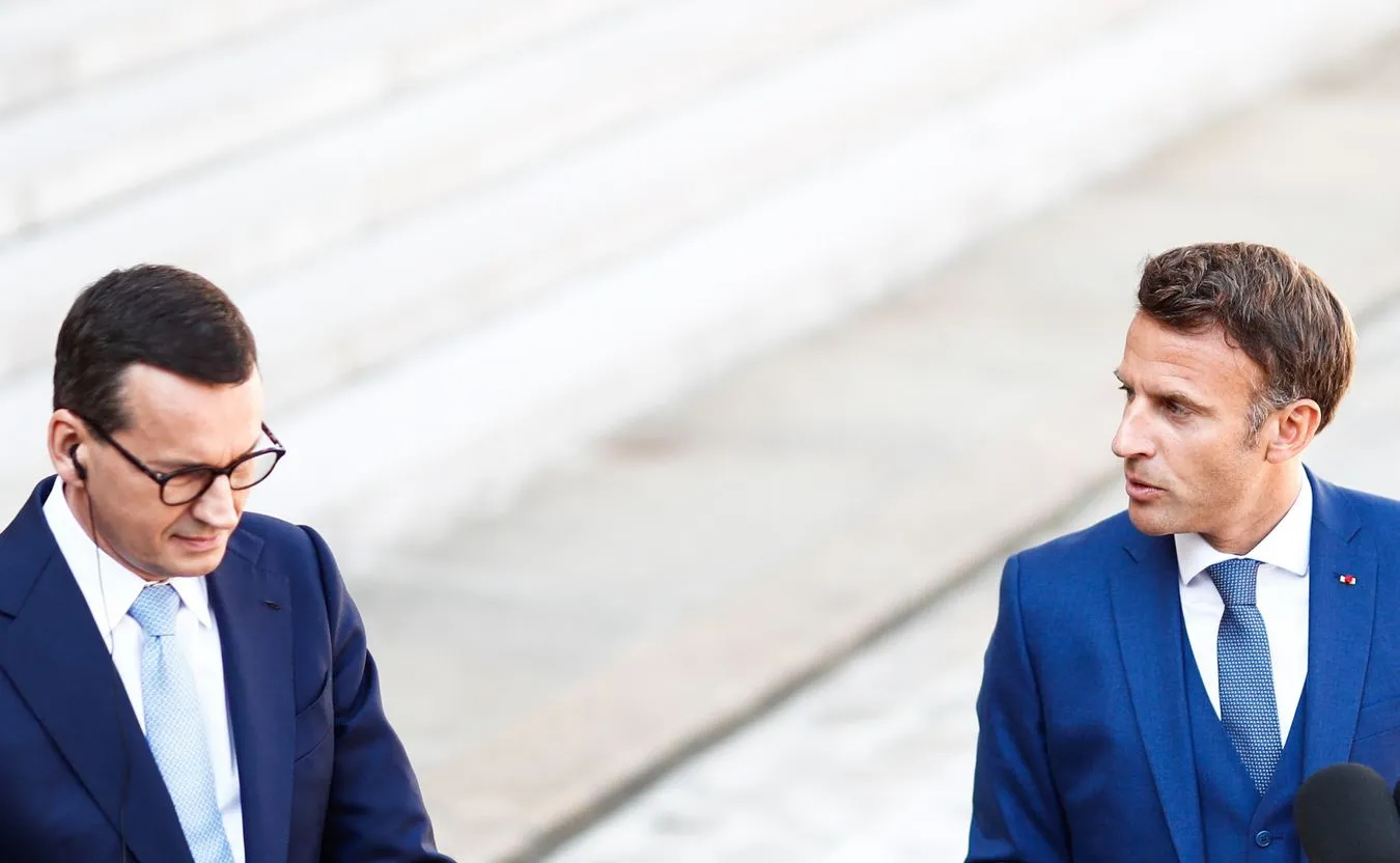 Mateusz Morawiecki i Emmanuel Macron 