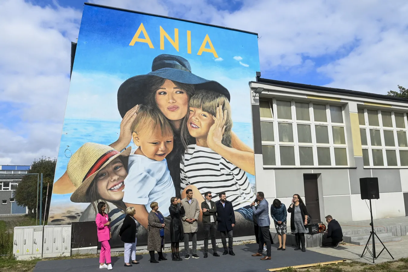 Mural Anny Przybylskiej odsłonięto w Gdyni. Oliwia Bieniuk zaskoczona