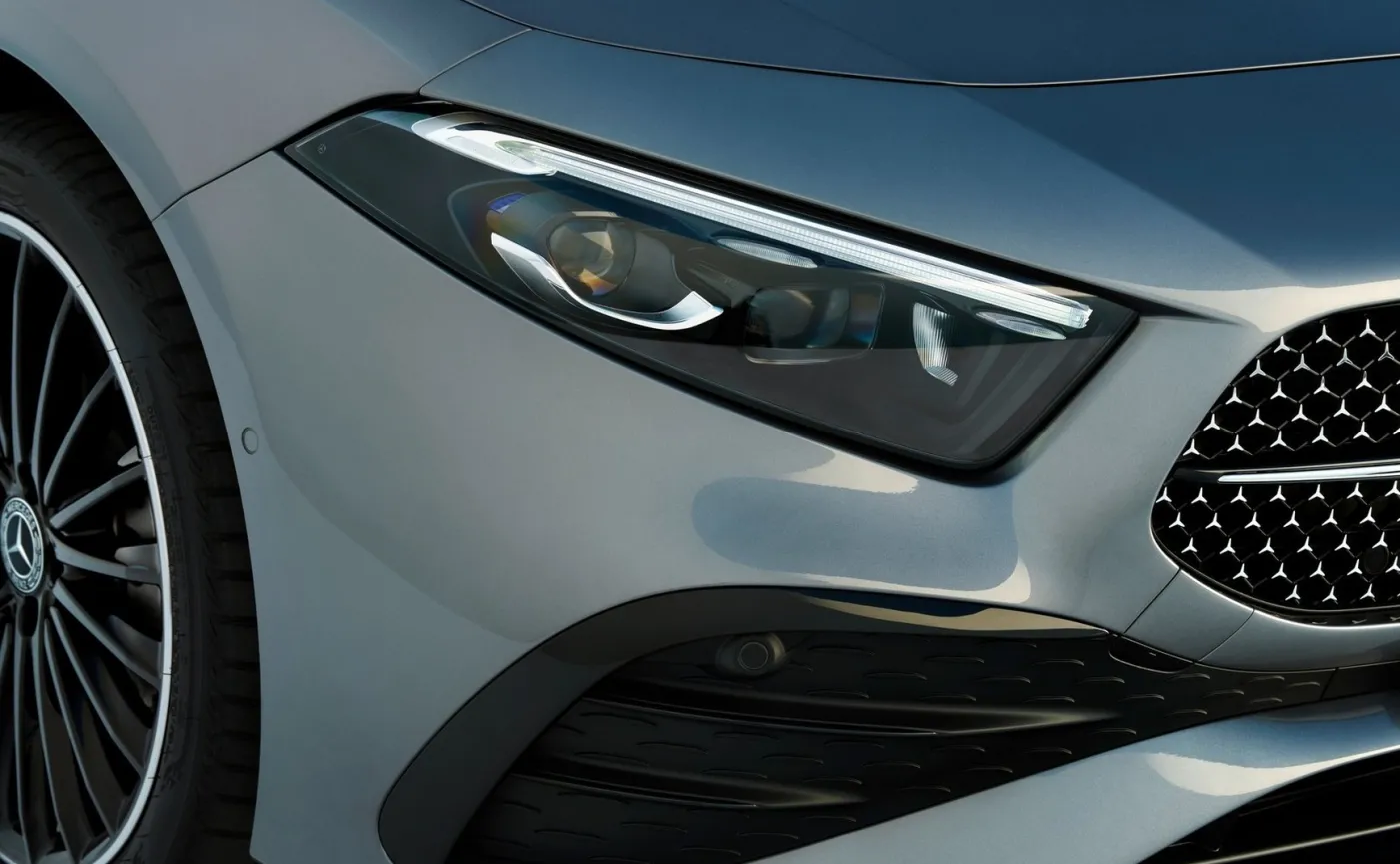 Oto Mercedes klasy A i B z nową twarzą. Chirurg ciął głęboko pod maskę