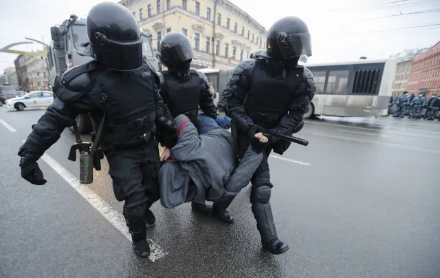 Młodzi Rosjanie dostaną azyl w Niemczech? "Sorry, ale najpierw powinni obalić Putina i jego rasistowski reżim"